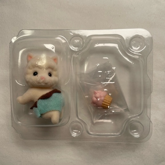 Calico Critter Sylvanian Families Baking Baby Party Series - Picture 3 of 4